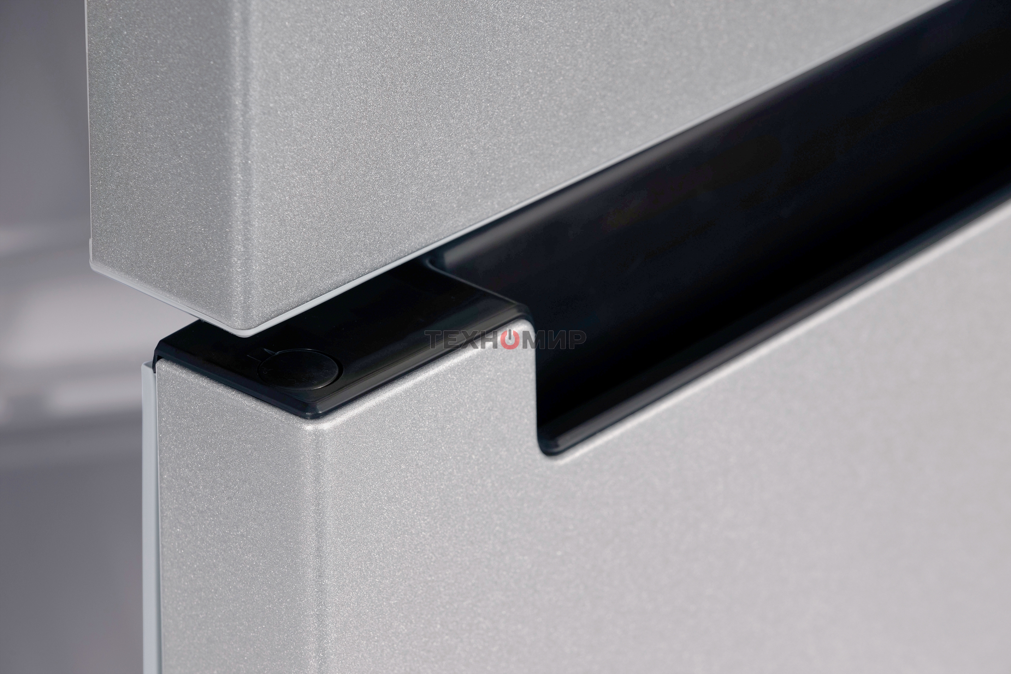 Холодильник Nordfrost NRB 151 S серебристый, двухкамерный 170/115 л морозилка снизу, ручная разморозка