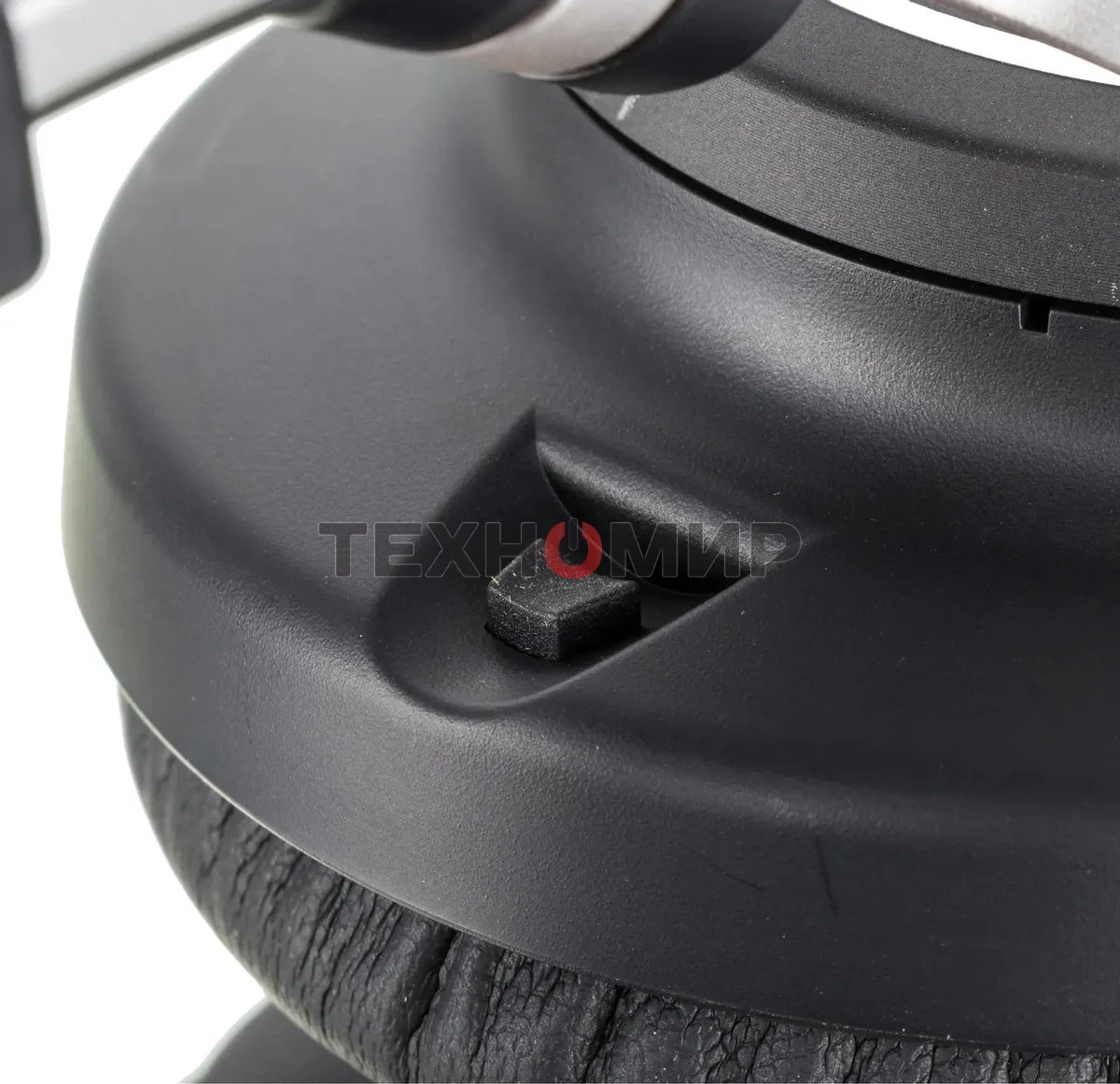 Проводные наушники Audio-Technica ATH-M70x черный, полноформатные