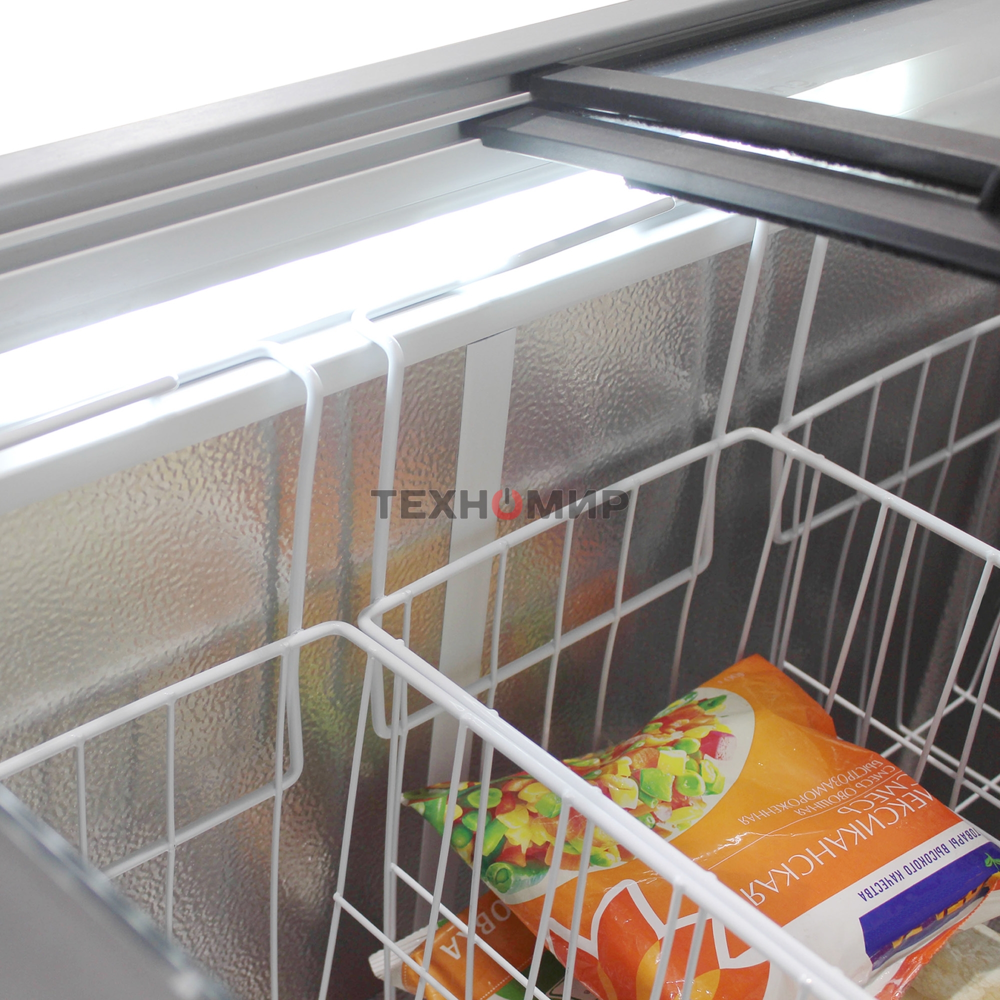 Морозильный ларь Бирюса B-CF68 белый, 680л