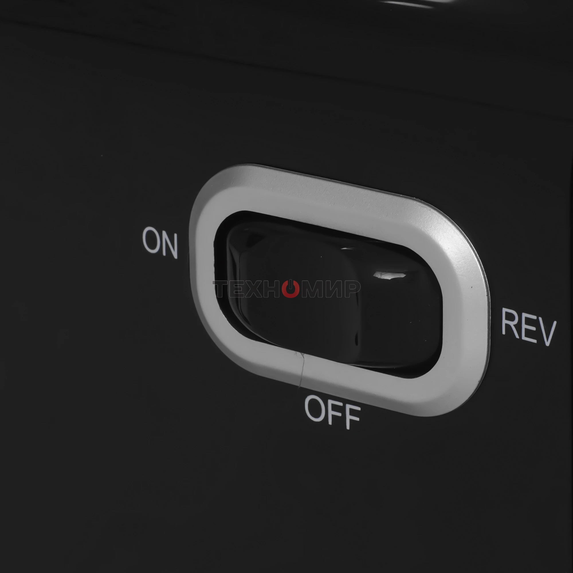 Мясорубка электрическая Renova MG260-R1BP черный, 2600 Вт, 2.5 кг/мин, реверс, защита от перегрузки, металлический лоток, насадки - 7