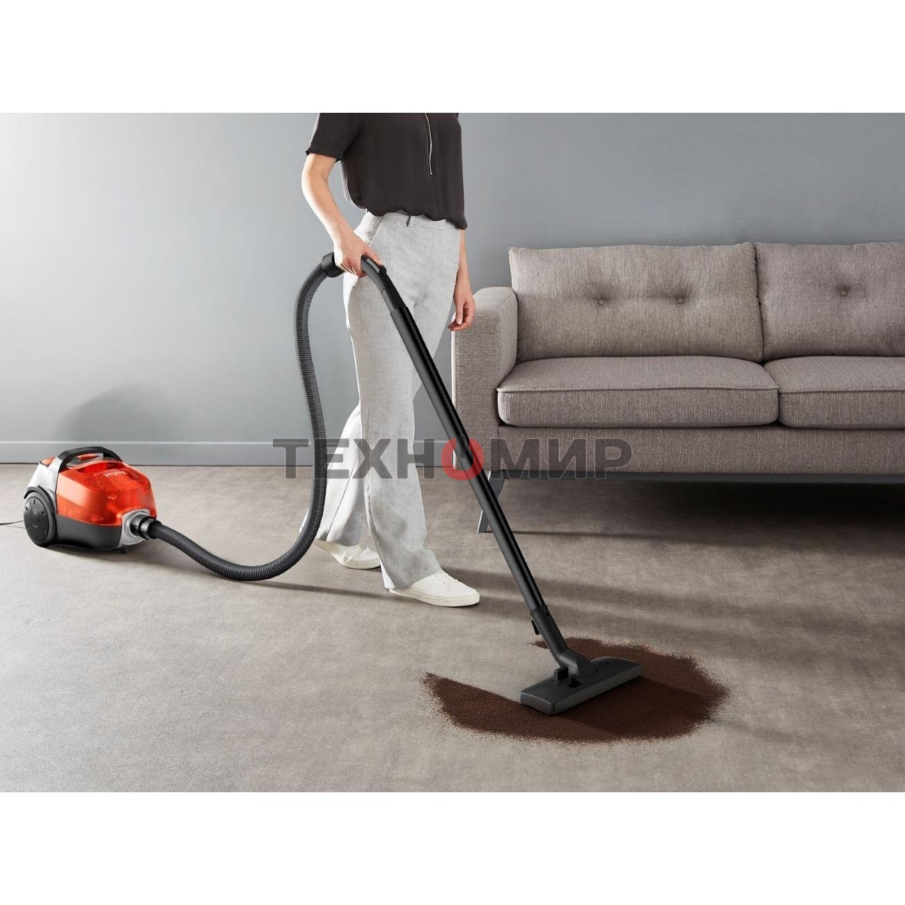 Пылесос Tefal MICRO SPACE CYCLONIC TW3235EA оранжевый/черный, 350/1600 Вт, уборка сухая, пылесборник контейнер 1 л