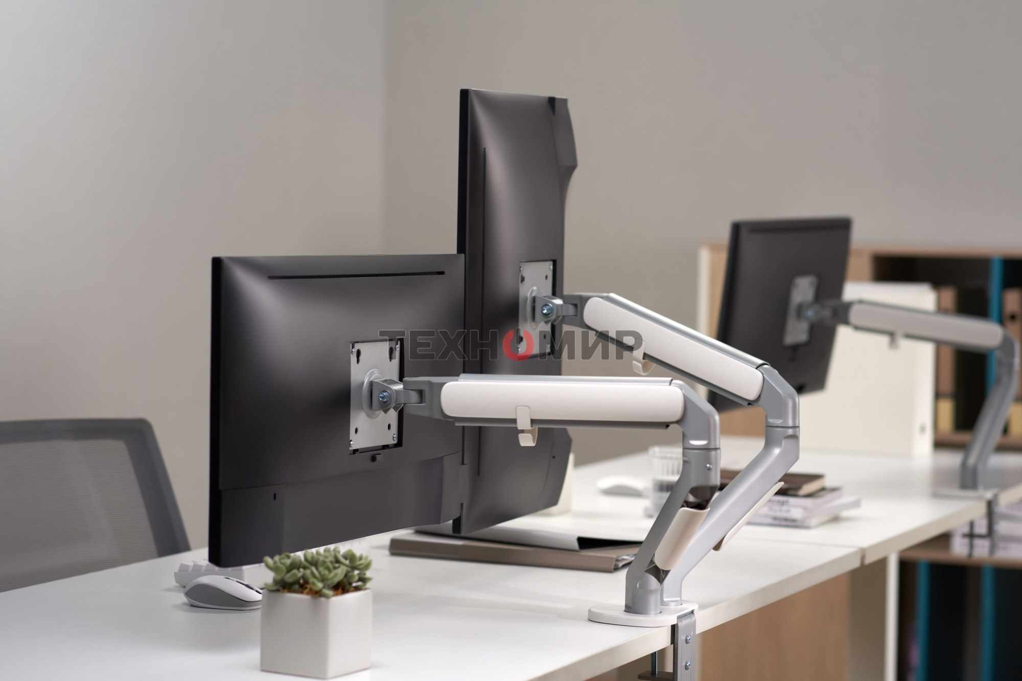 Кронштейн для мониторов Ultramounts UM735SIL серый/серебристый 17