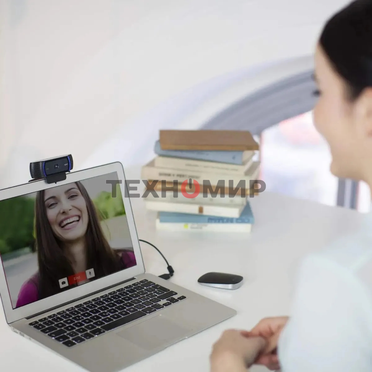 Веб-камера Logitech C920 1920x1080, 30 кадр/с, USB Type-A, микрофон (2 шт, шумоподавление), автоматическая фокусировка, автоосвещение, универсальное крепление