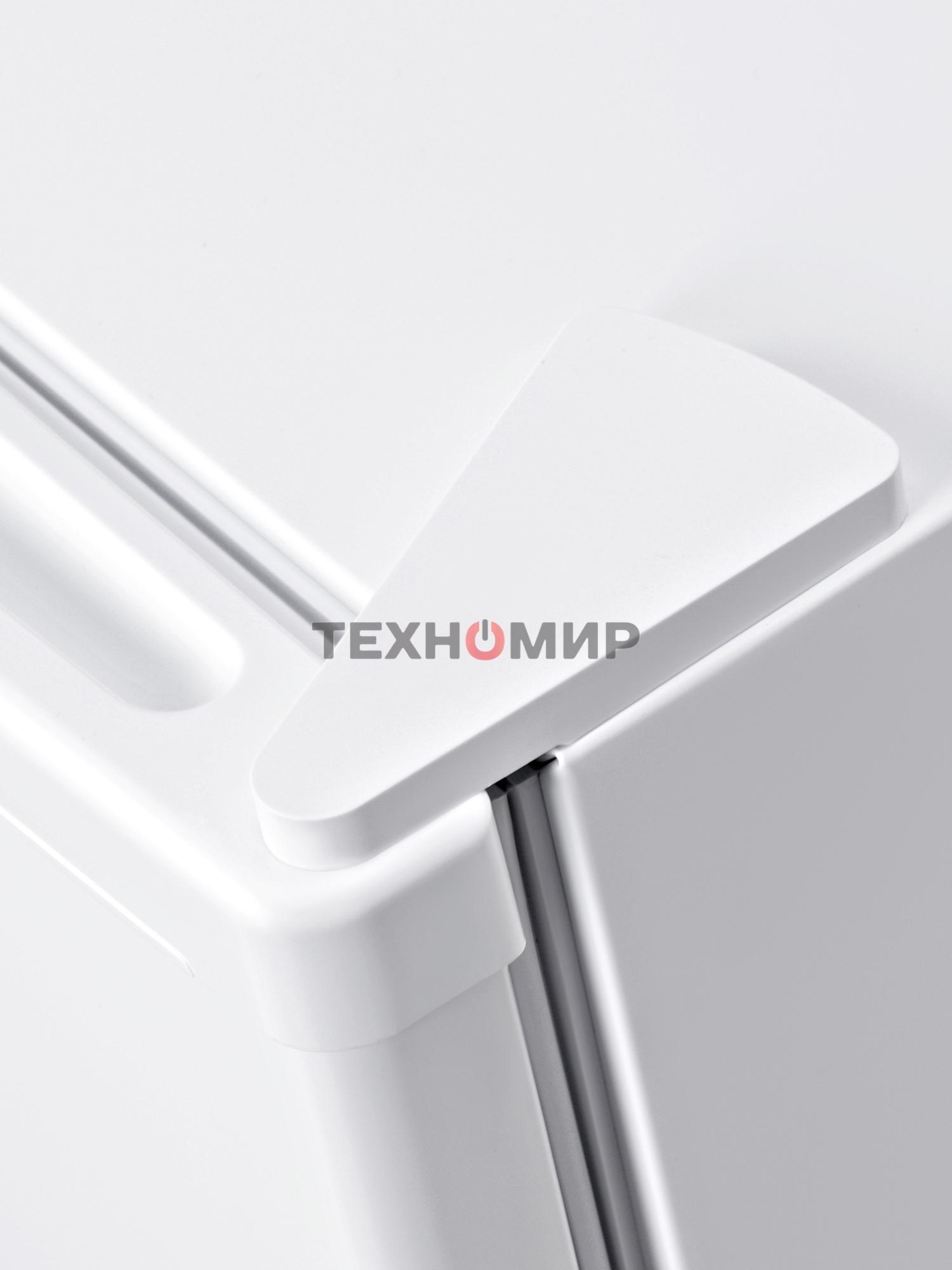 Холодильник Hyundai CO1002 белый однокамерный 65л, ручная разморозка