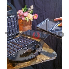 Мультипекарь Starwind SSM2301 750Вт черный