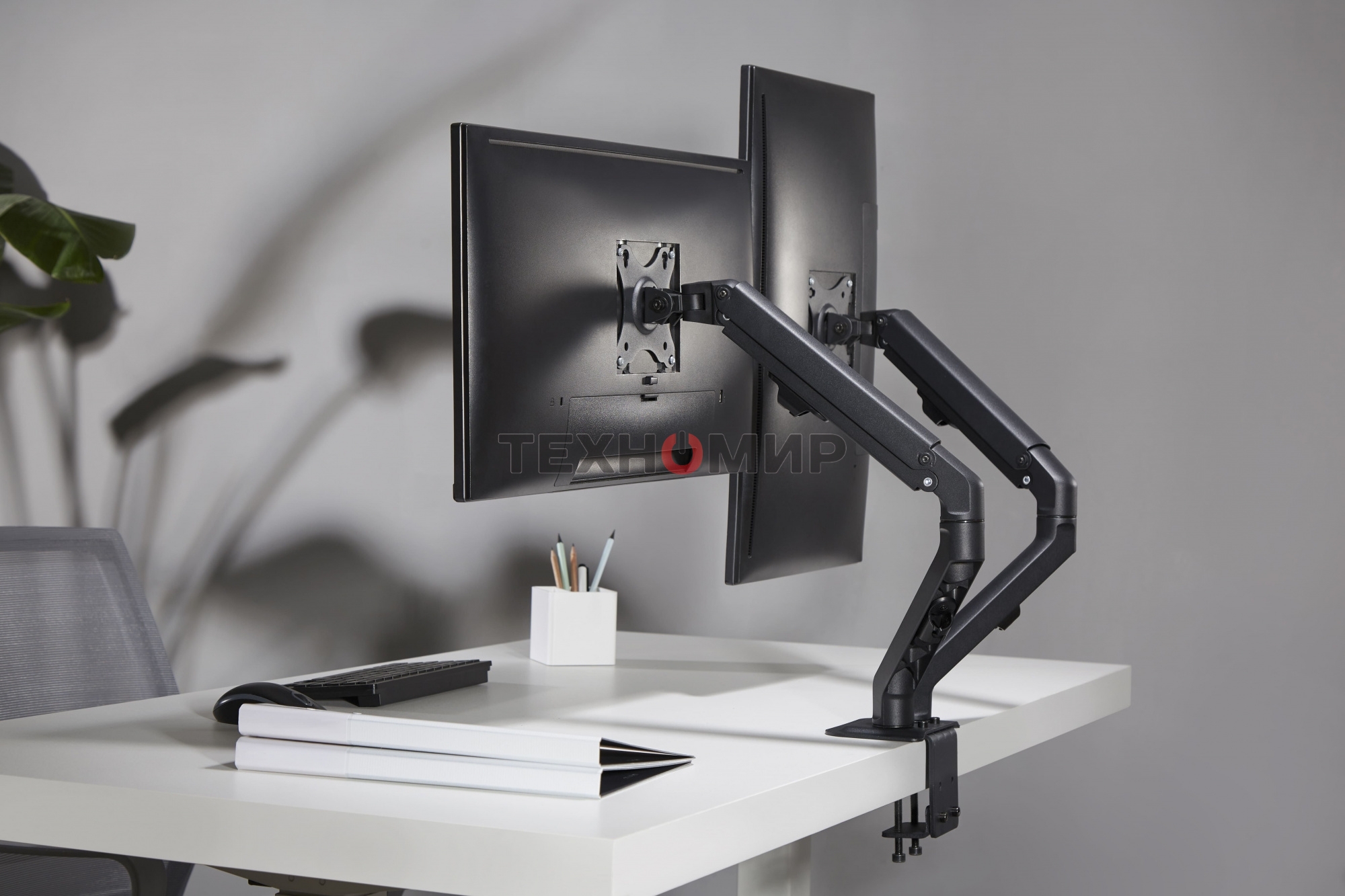 Кронштейн для мониторов Ultramounts UM729 черный 17