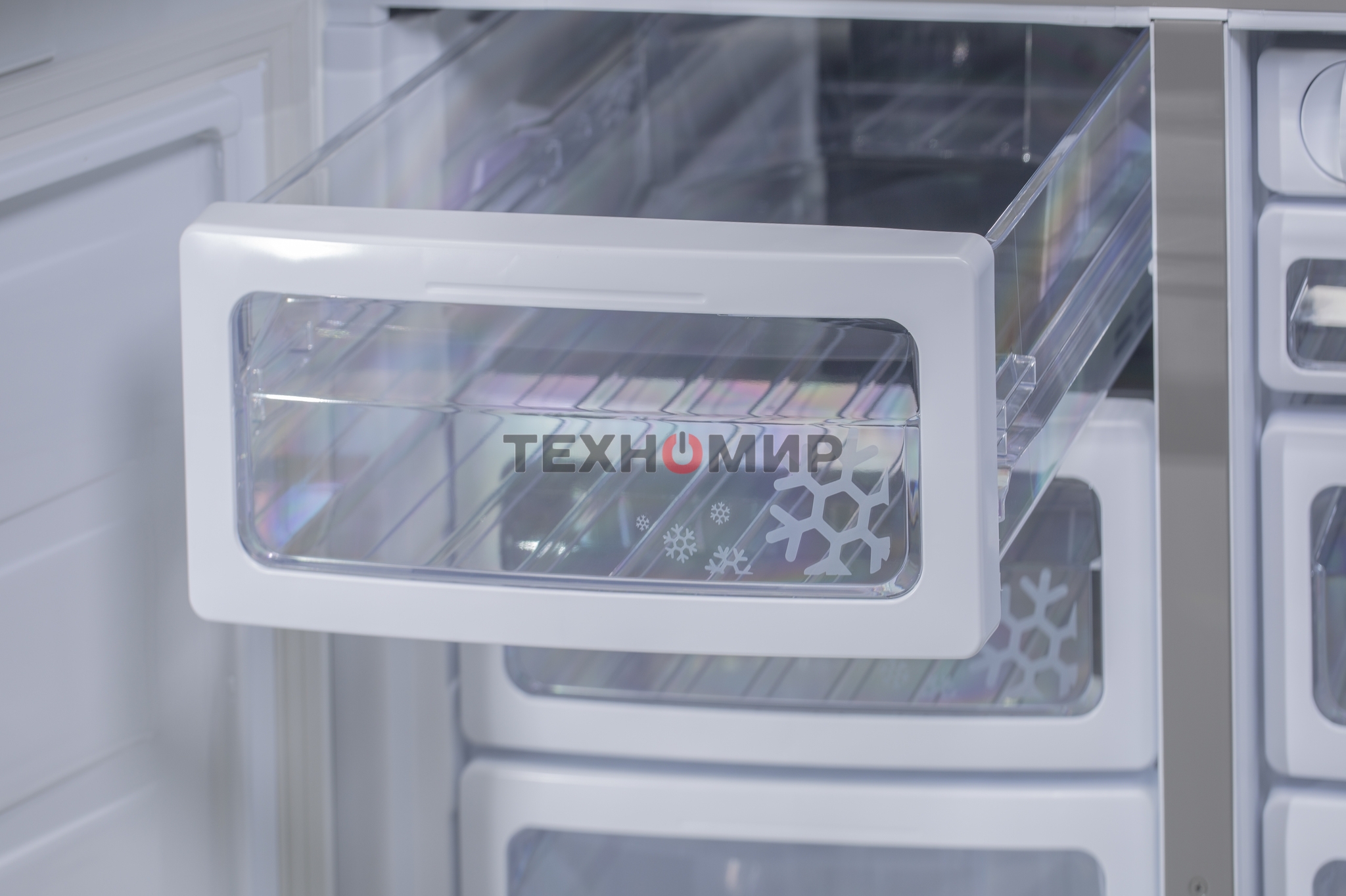 Холодильник Sharp SJGX98PWH белое стекло четырехкамерный 394/211л морозилка снизу