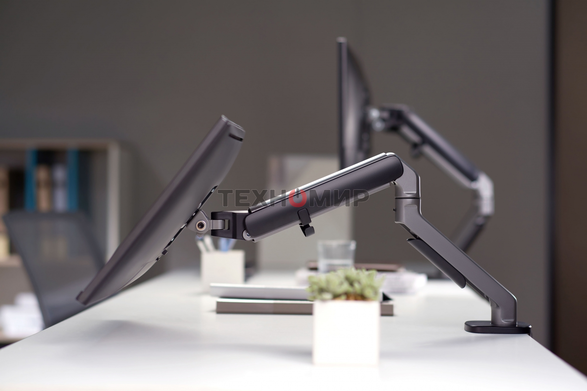 Кронштейн для мониторов Ultramounts UM734BL серый/черный 17